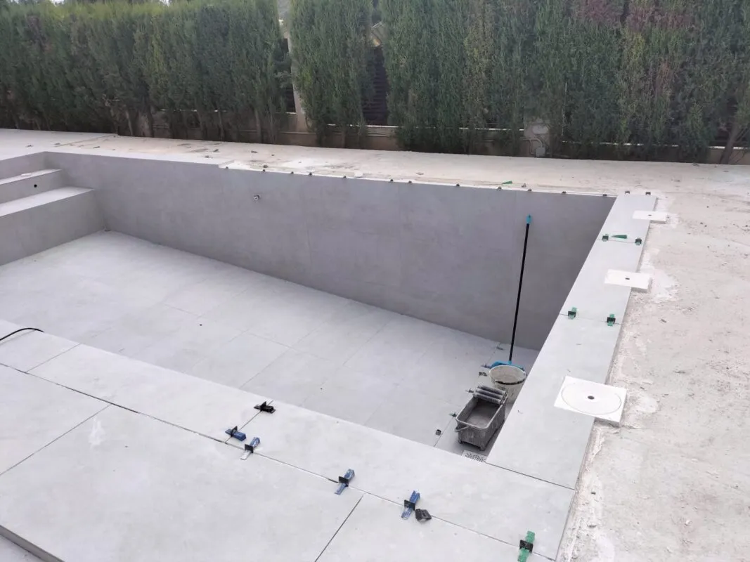 Alicatado de piscinas en Mallorca